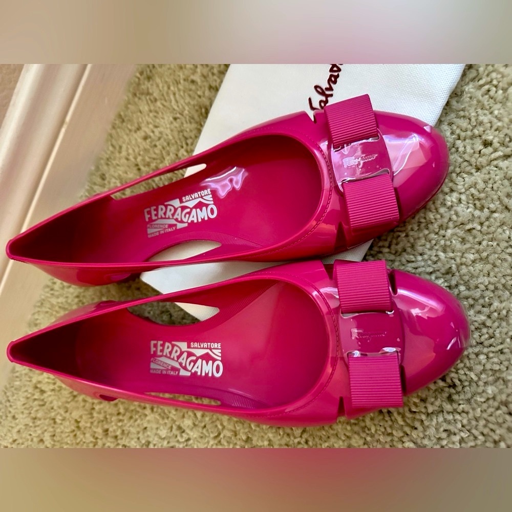 New, never used. Salvatore Ferragamo Vara Jelly, Made in Italy.